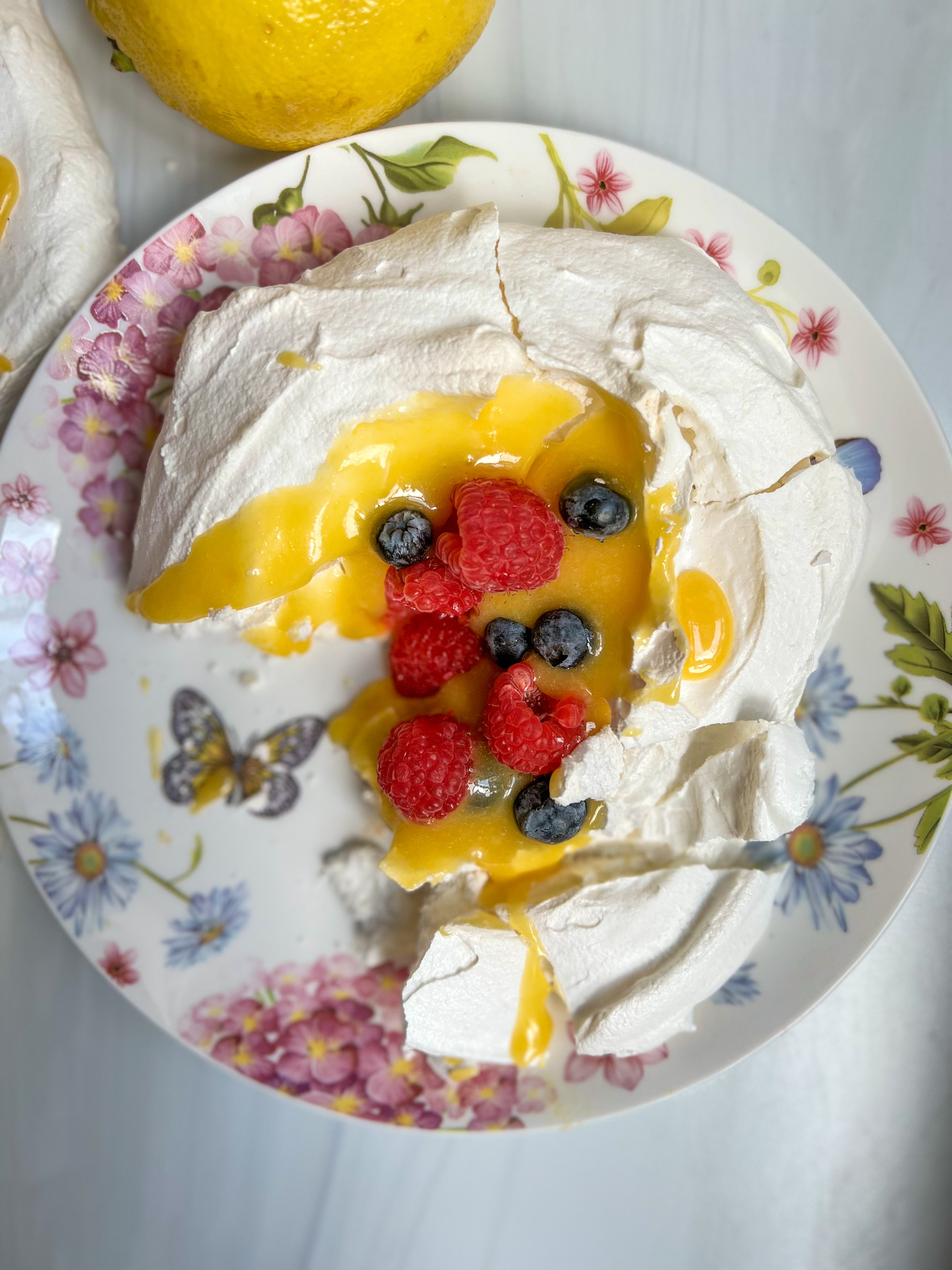 mini lemon pavlova